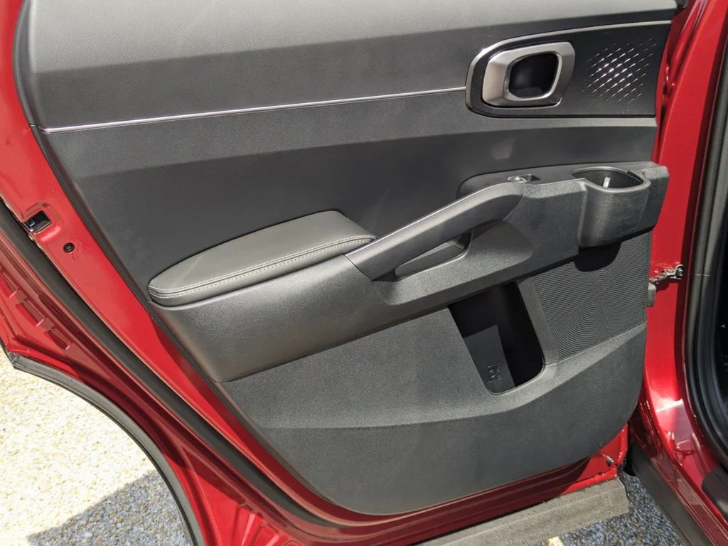 New 2023 RED Kia S FWD image 32