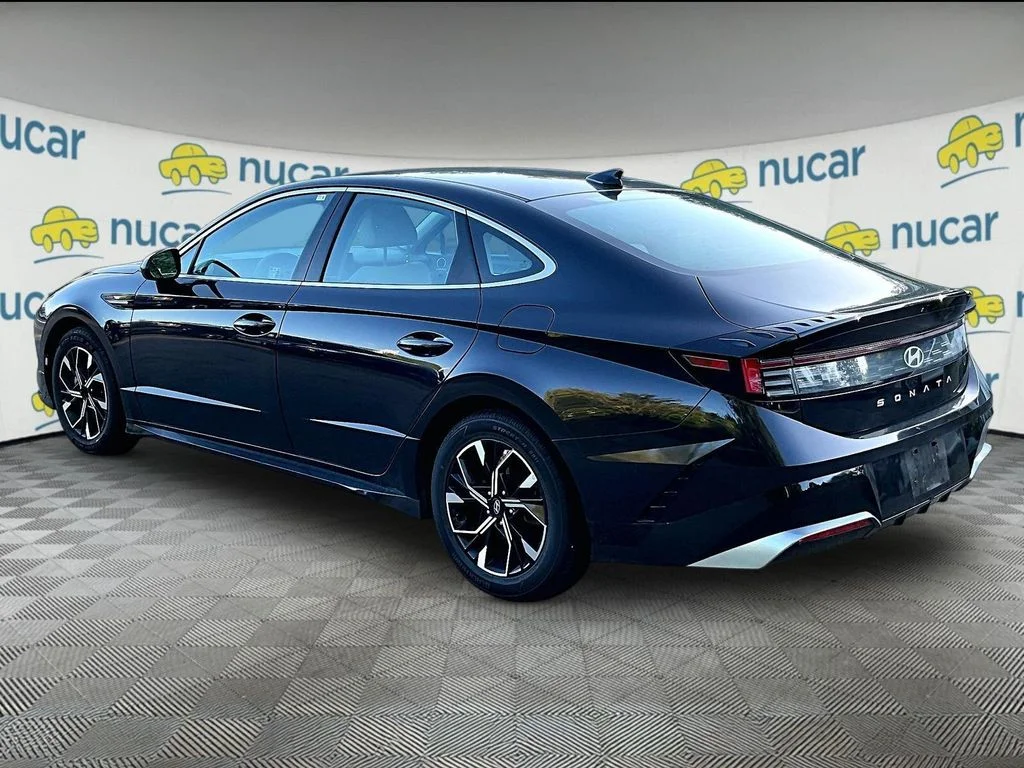 Used 2025 Blue Hyundai SEL image 5