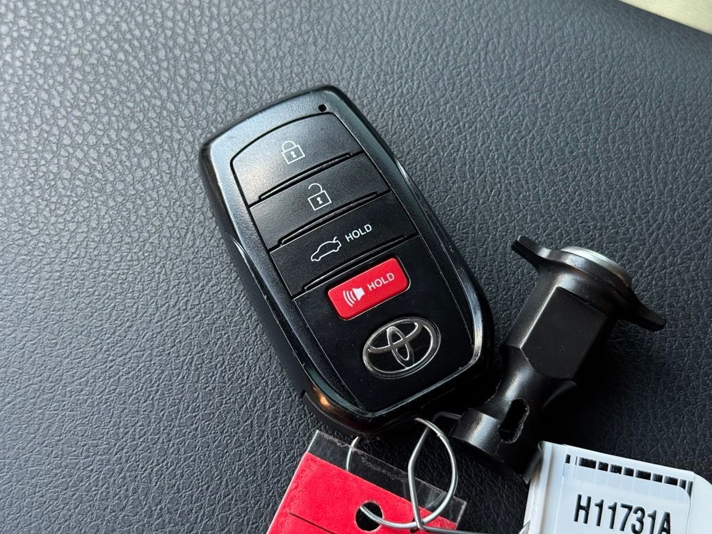 2025 Toyota Camry LE - Photo 33