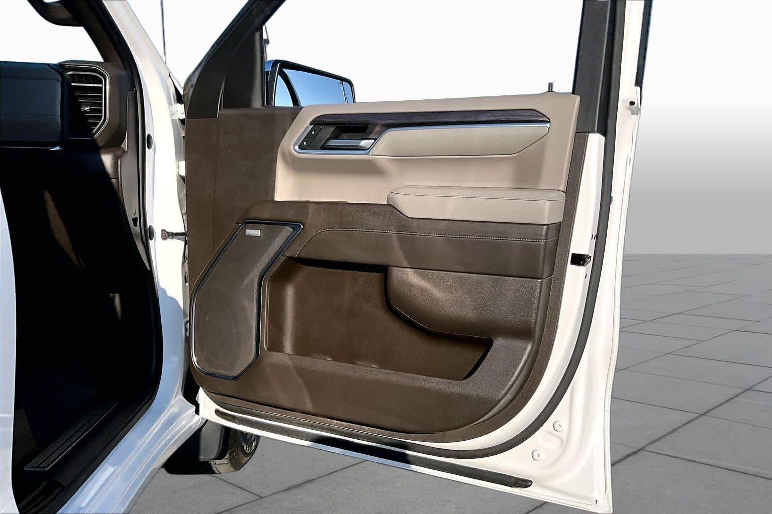 Used 2023 Iridescent Pearl Tricoat Chevrolet LTZ image 23