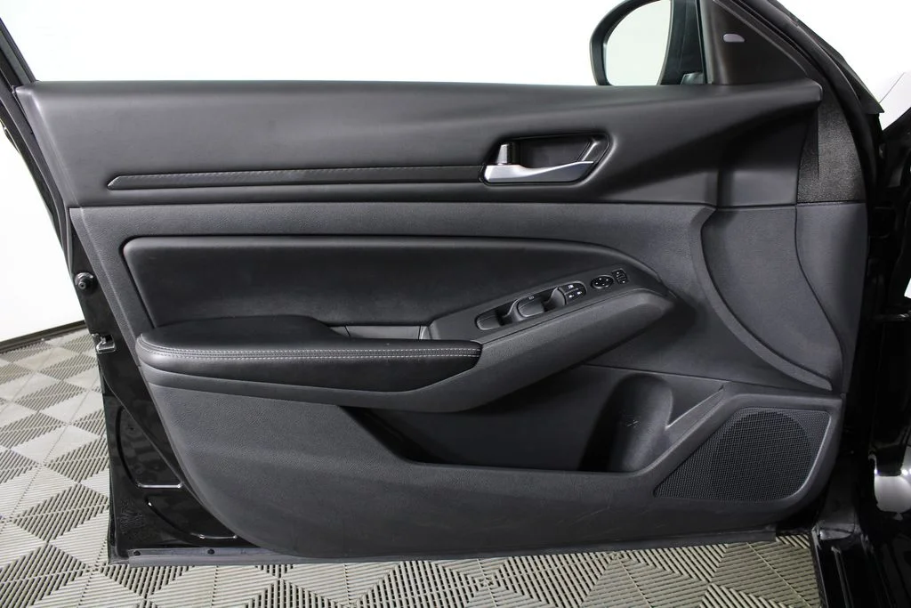 2025 Nissan Altima SV - Photo 10