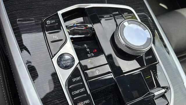 Used 2023 White BMW M60i image 36