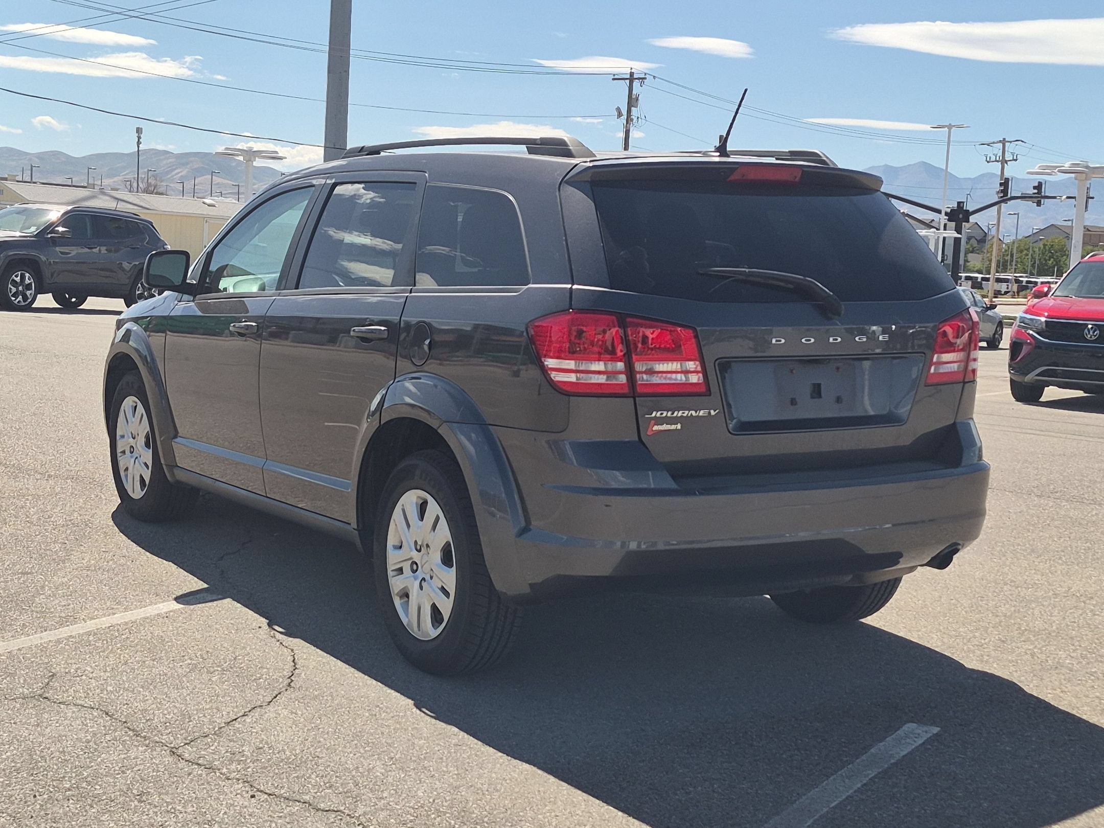Used 2018 Granite Pearlcoat Dodge SE image 5