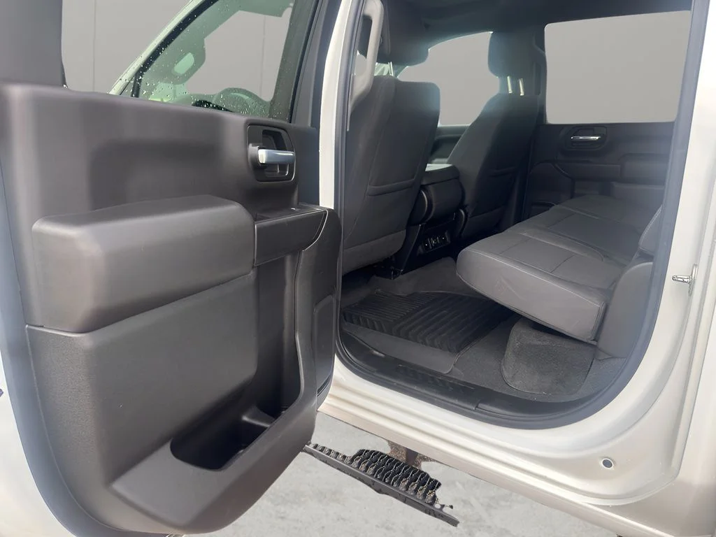 Used 2020 Summit White Chevrolet LT image 13