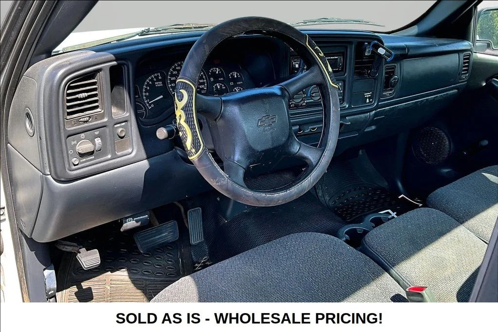 Used 2002 White Chevrolet Base image 17
