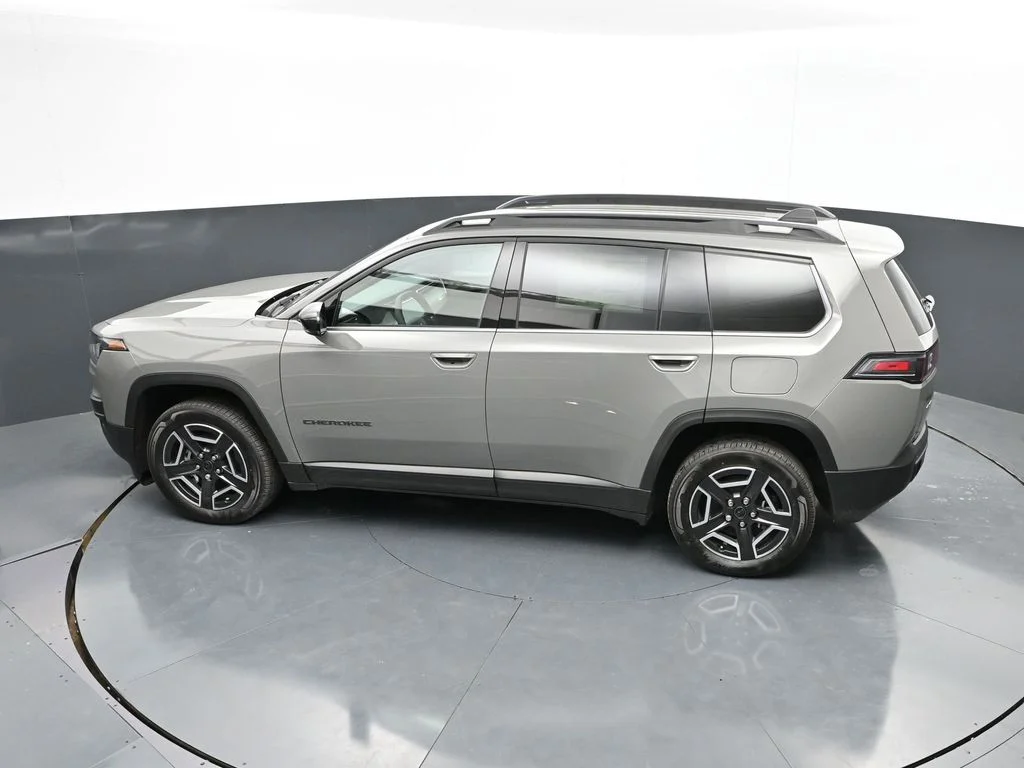 New 2026 Sting-Gray Clear-Coat Exterior Paint Jeep Limited image 38