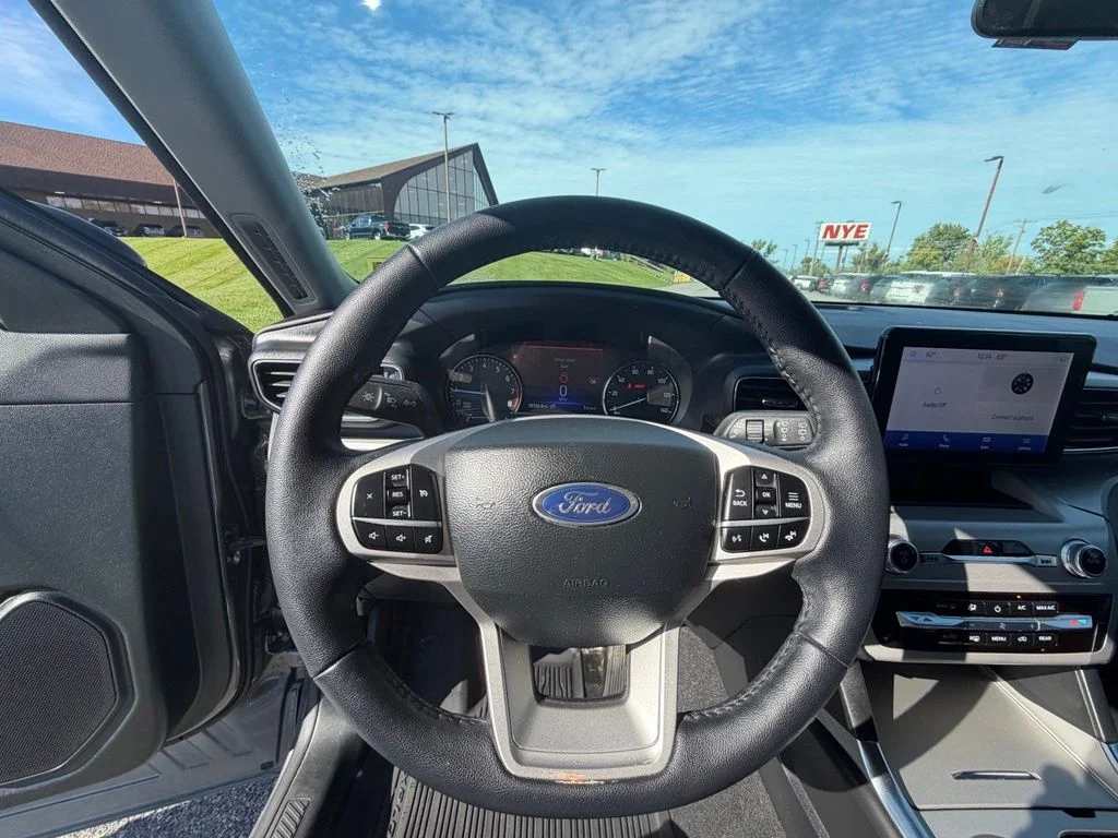 Used 2023 Gray Ford XLT image 27