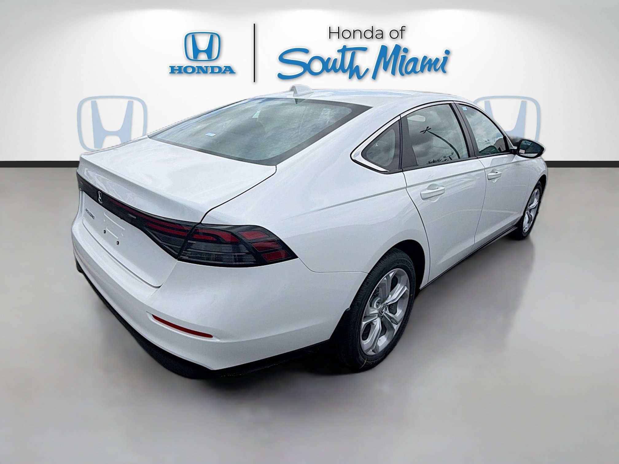 New 2026 Platinum White Pearl Honda LX image 7