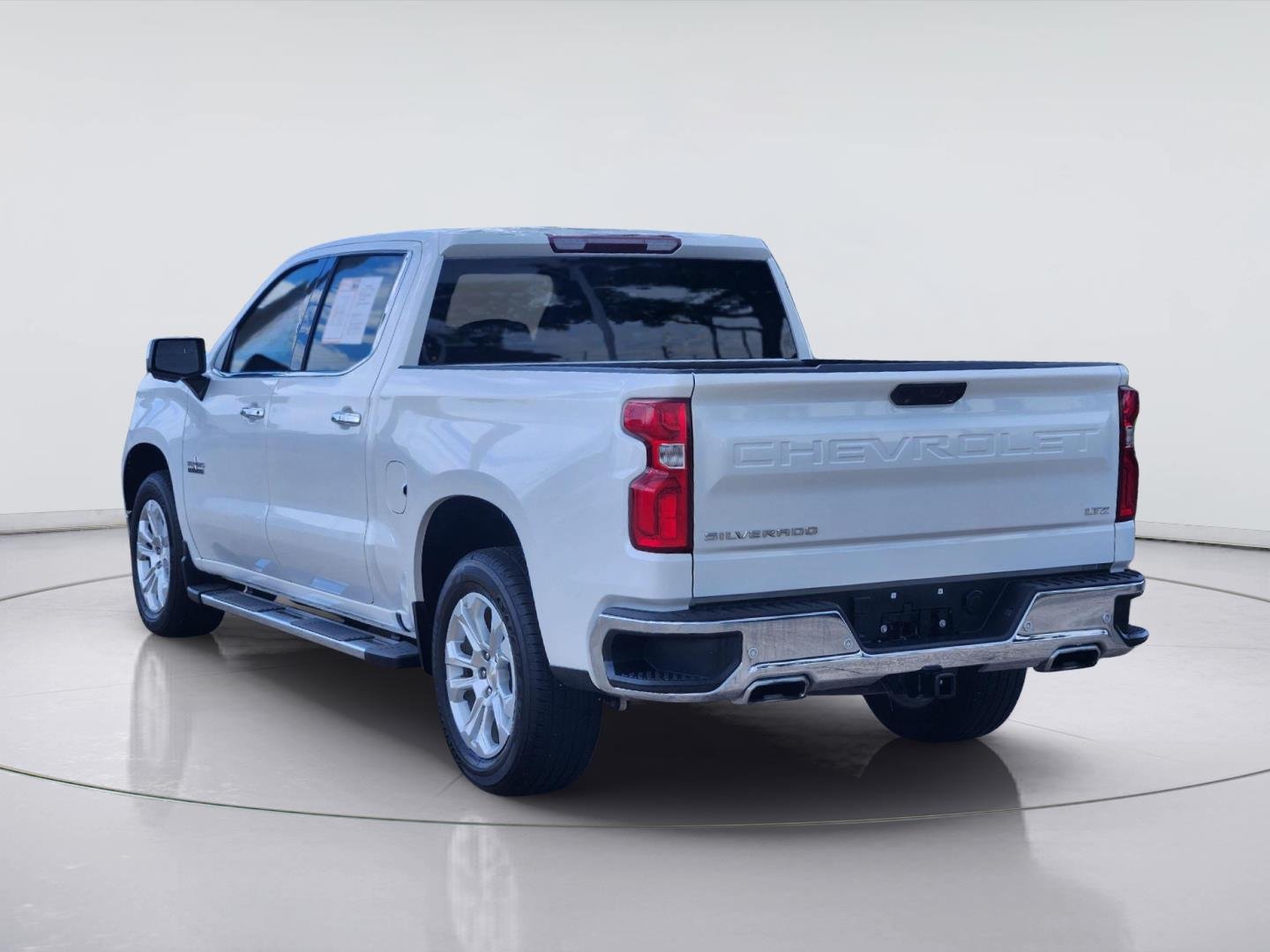 Used 2023 Iridescent Pearl Tricoat CHEVROLET LTZ image 7