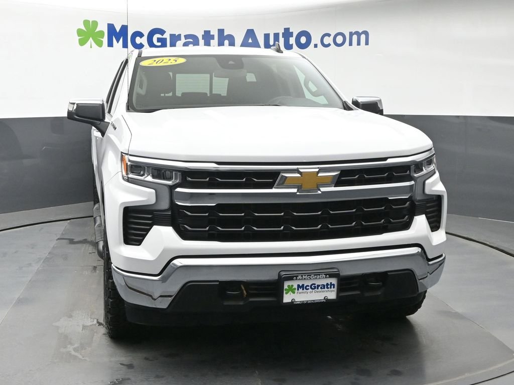 Used 2025 White Chevrolet LT image 5