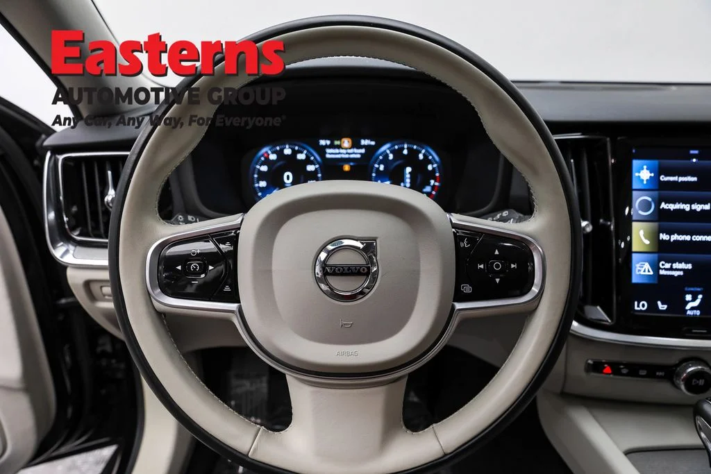 Used 2022 Black Volvo T5 image 10