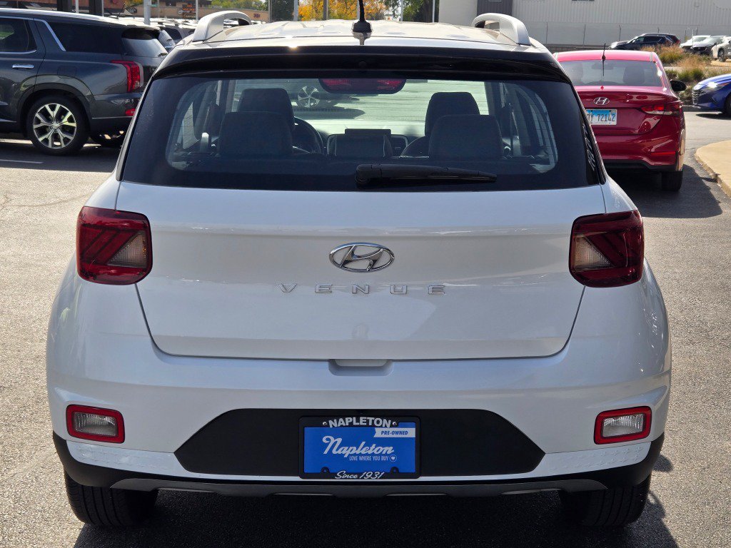 Certified Used 2023 Lunar Hyundai Limited image 10