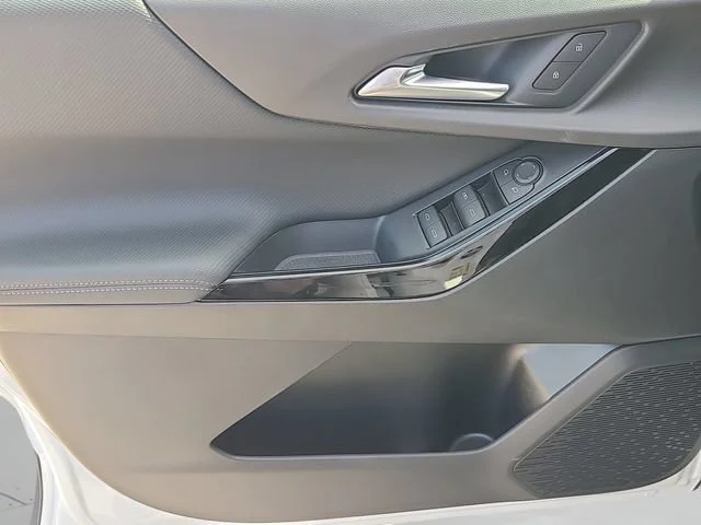 New 2027 Summit White Chevrolet LT image 17