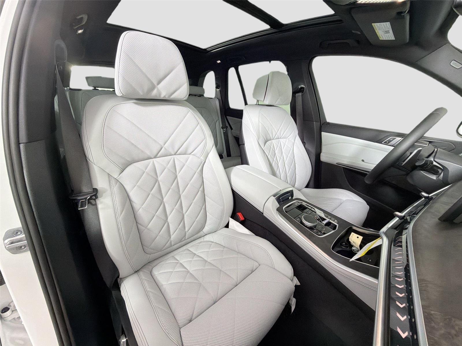 New 2026 Mineral White Metallic BMW xDrive40i image 26
