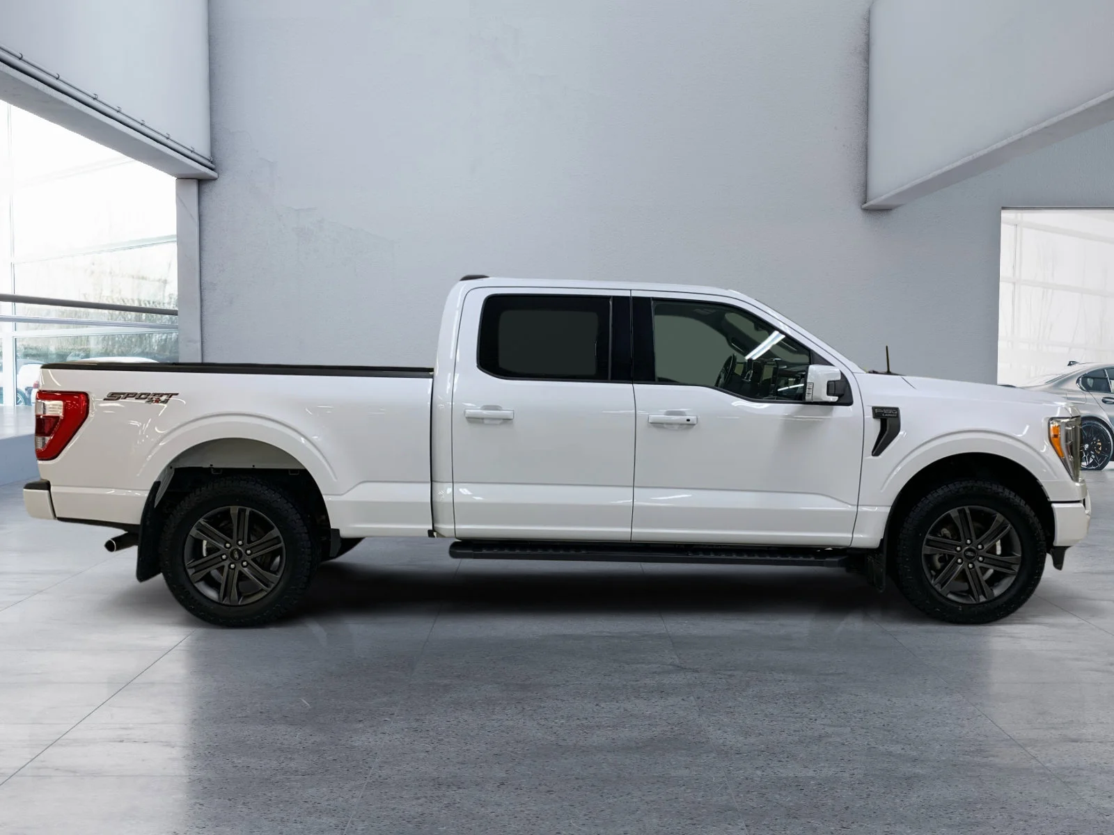 Used 2022 White Ford Lariat SuperCrew image 6