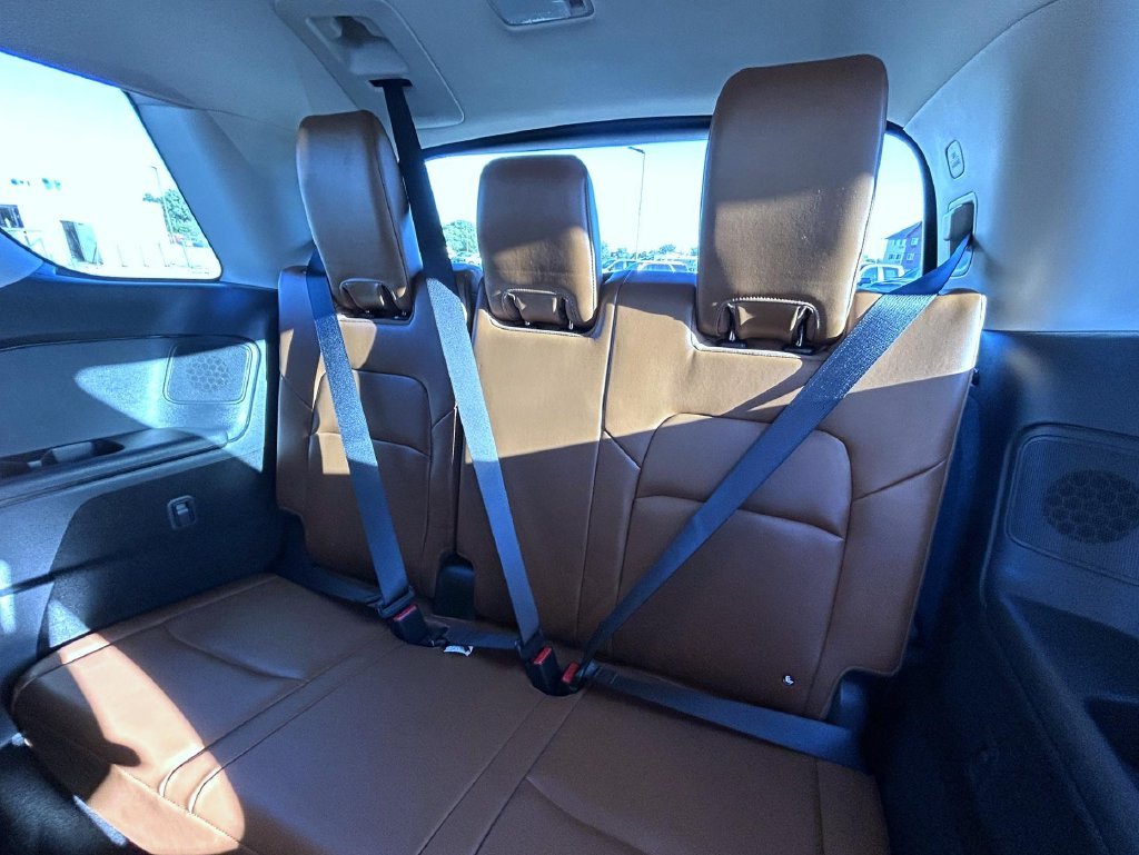 Used 2024 Gray Nissan Platinum image 23