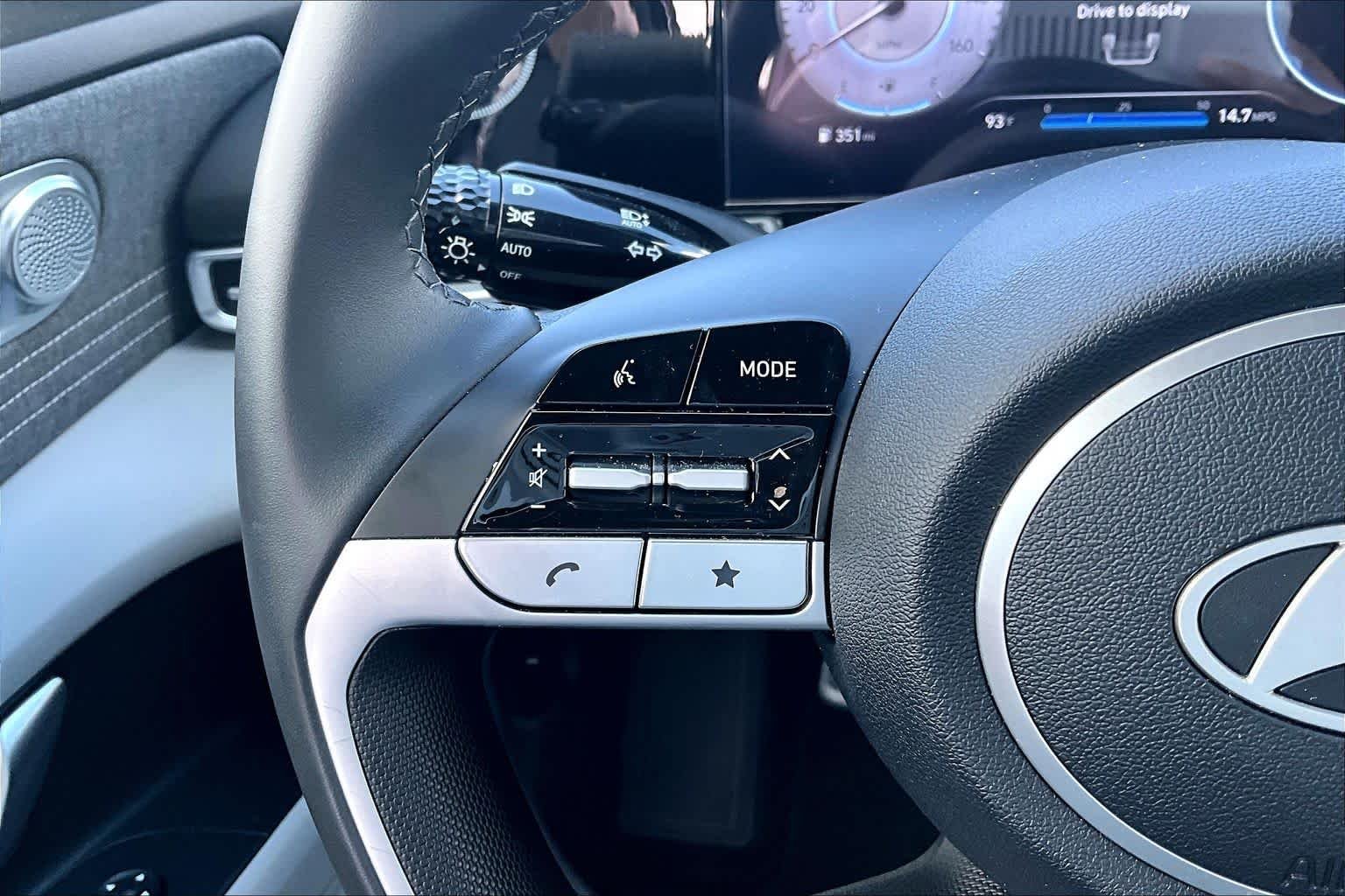 2025 Hyundai Elantra Limited - Photo 22