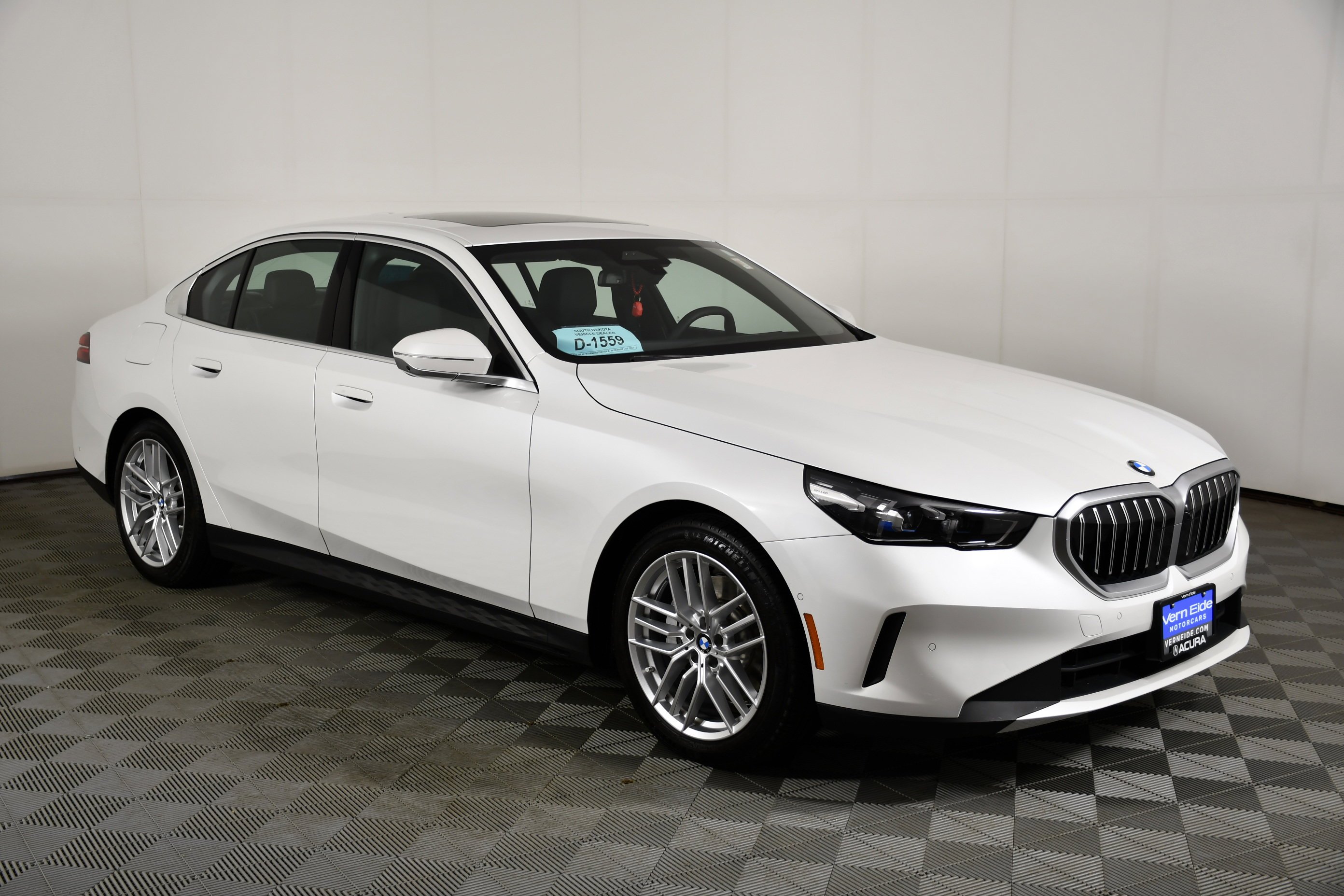 2025 BMW 5 Series 530i - Photo 4