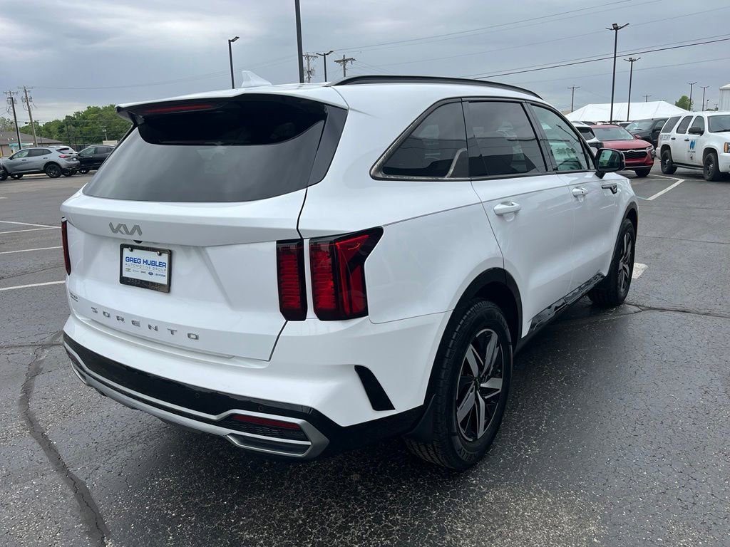 Used 2022 White Kia S image 7