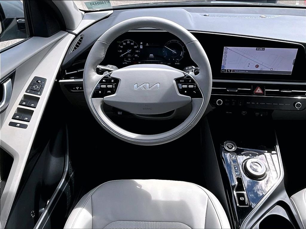 Used 2023 Gray Kia Wind image 17