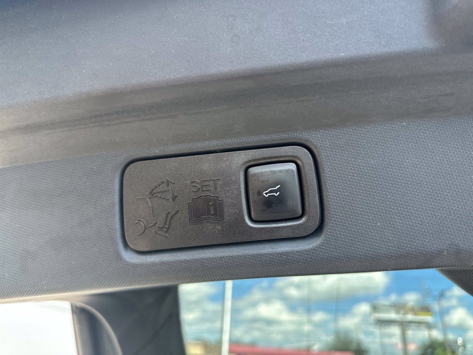Used 2023 White Metallic Ford Premium image 13