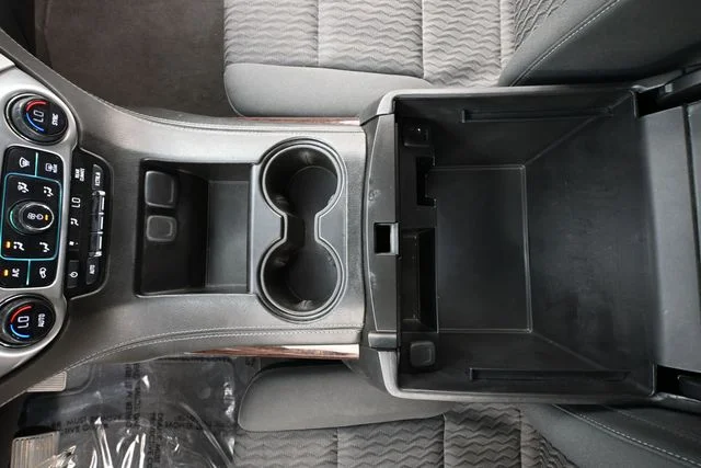 Used 2020 Silver GMC SLE image 28
