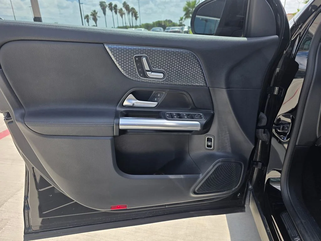 Used 2025 Black Mercedes-Benz GLA 250 image 12