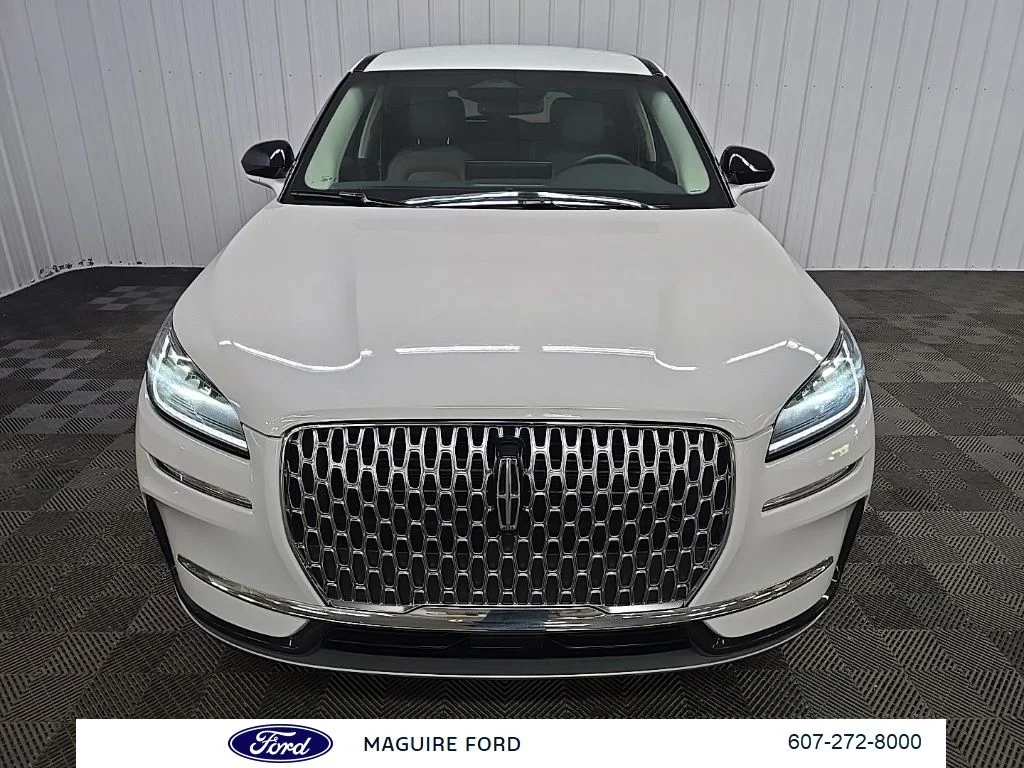 Used 2023 White Lincoln Standard image 9