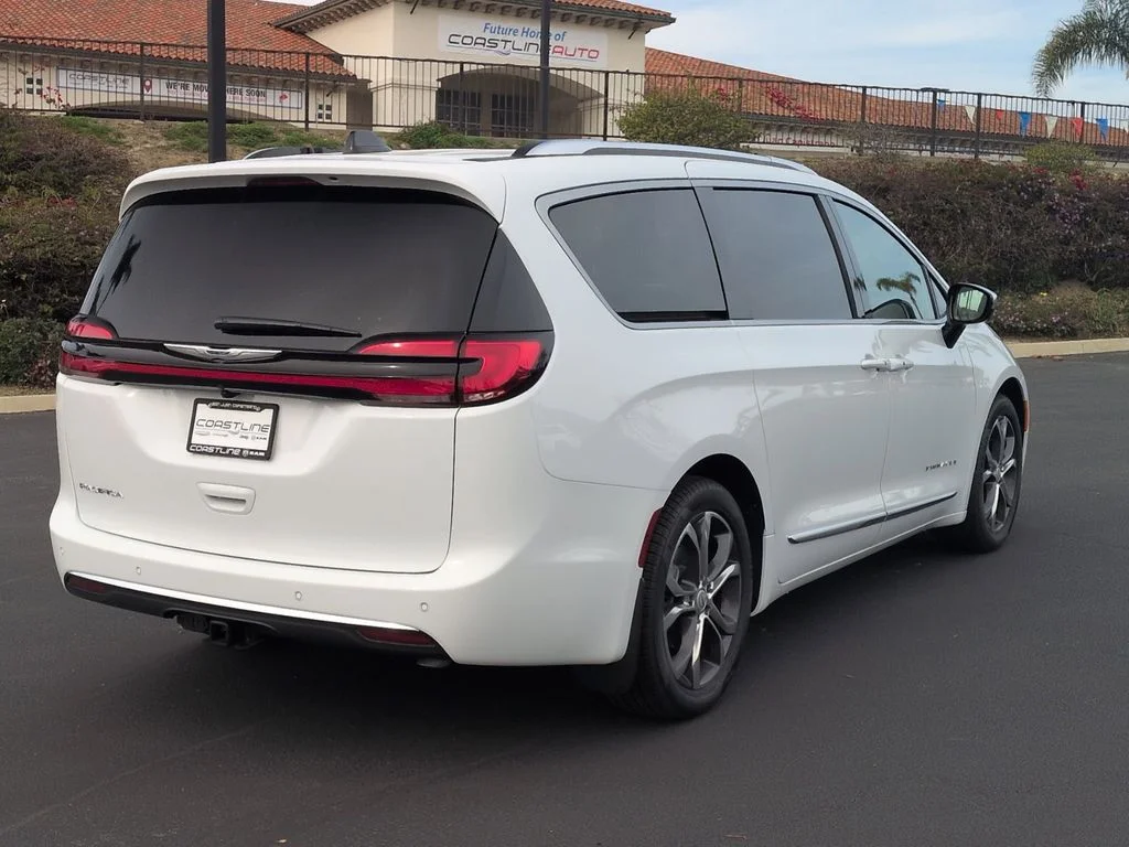 New 2026 Bright White Clear-Coat Exterior Paint Chrysler Pinnacle image 5