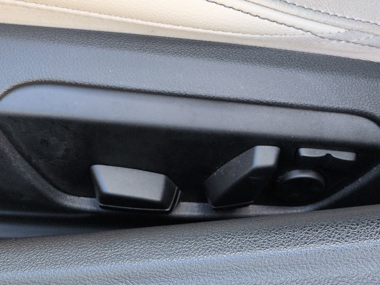 Used 2025 Black Sapphire Metallic BMW M40i image 15