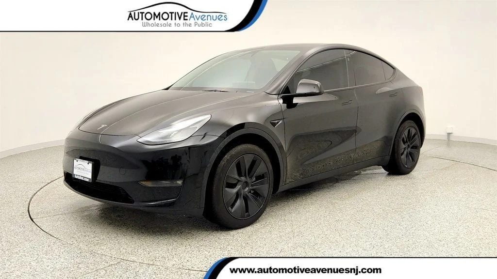 2025 Tesla Model Y Long Range Dual Motor All-Wheel Drive's photo