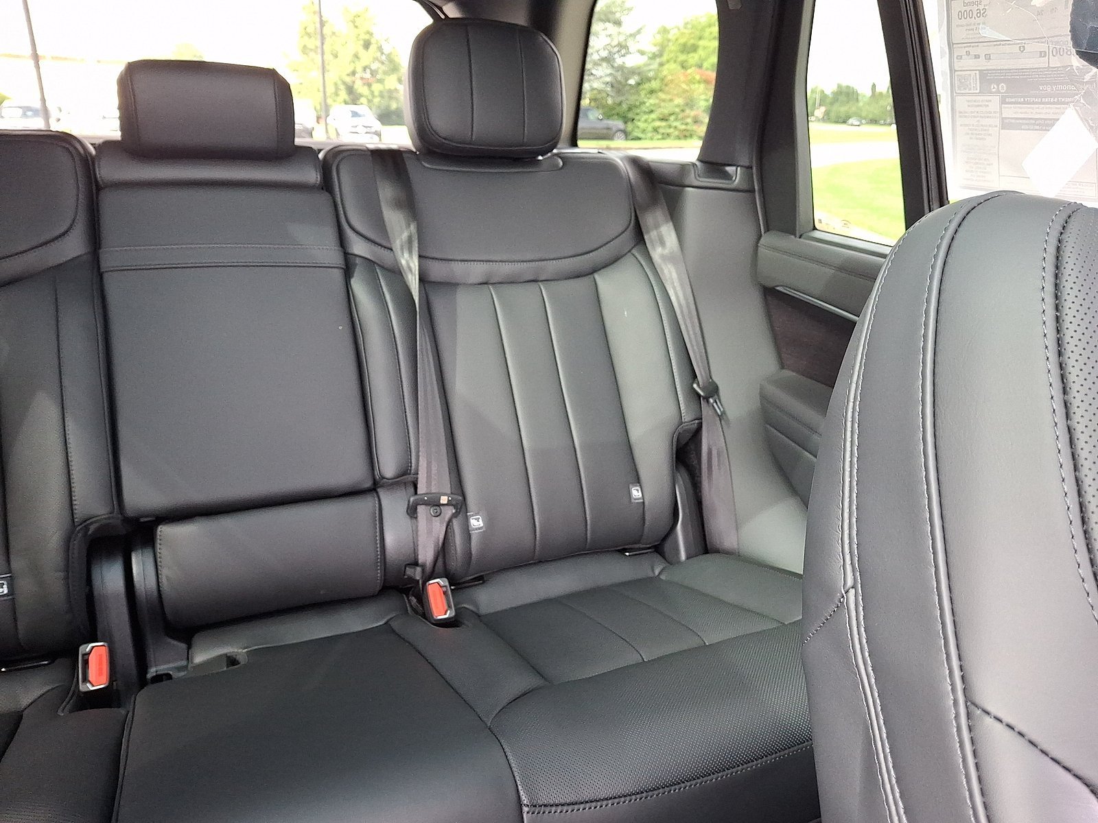 New 2027 Eiger Grey LAND ROVER SE image 7