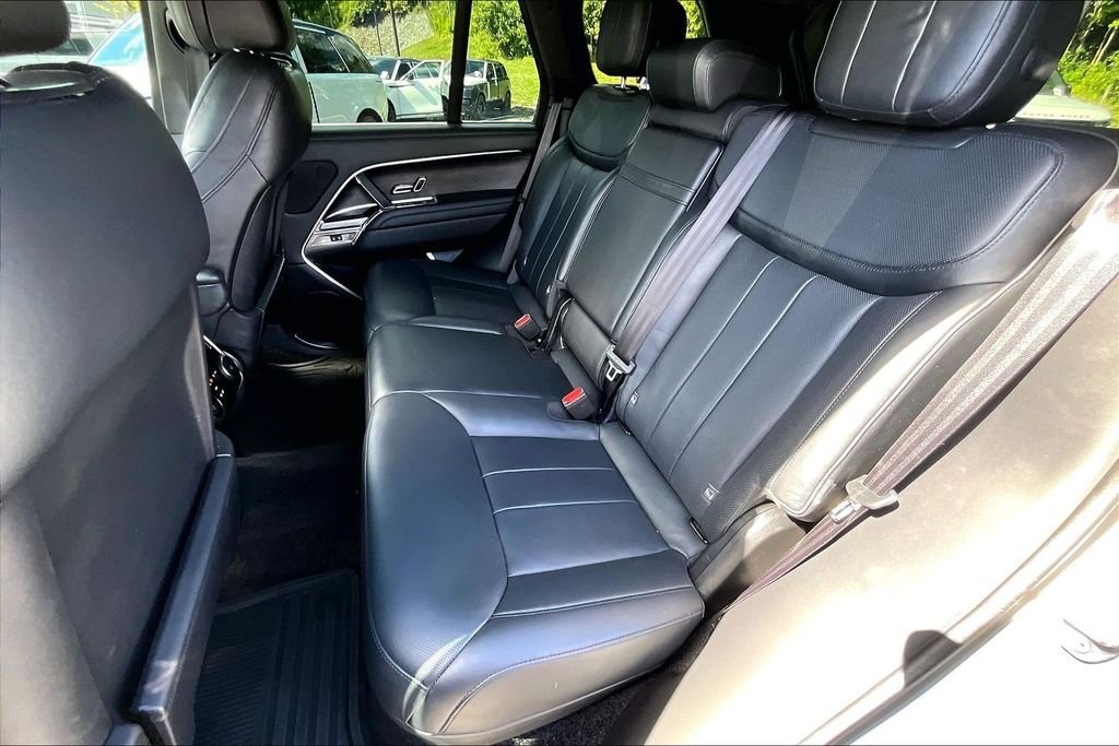 Used 2023 White Land Rover SE image 26