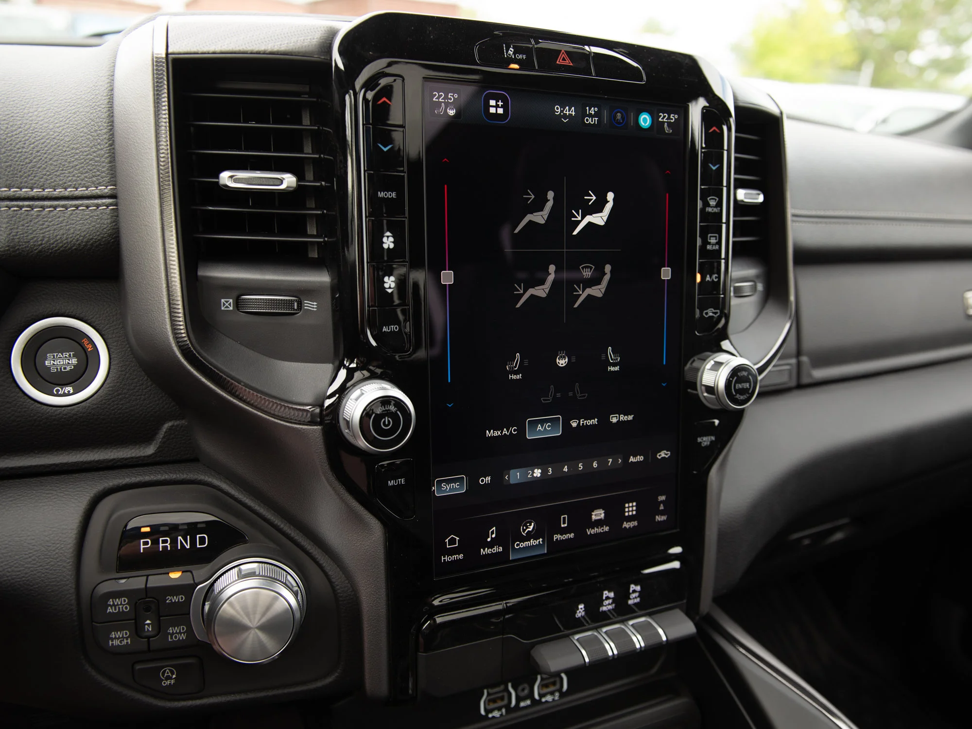 Used 2026 Black RAM Sport* Crew Cab 4x4, Panoramic Sunroof, Heated Seats/Wheel, Adaptive Cruise image 19