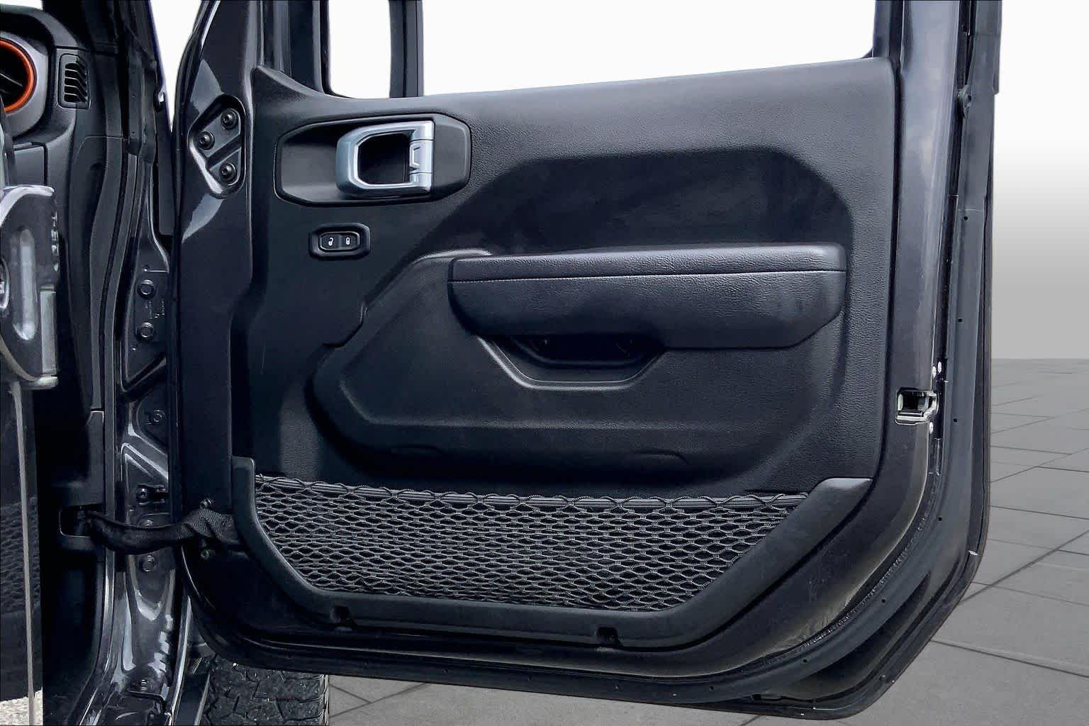 Used 2022 Granite Crystal Metallic Clearcoat Jeep Mojave image 22