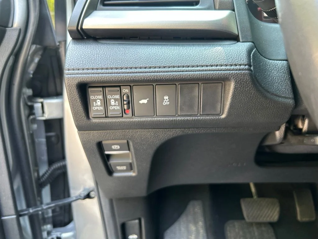 Used 2025 Black Honda EX-L image 22