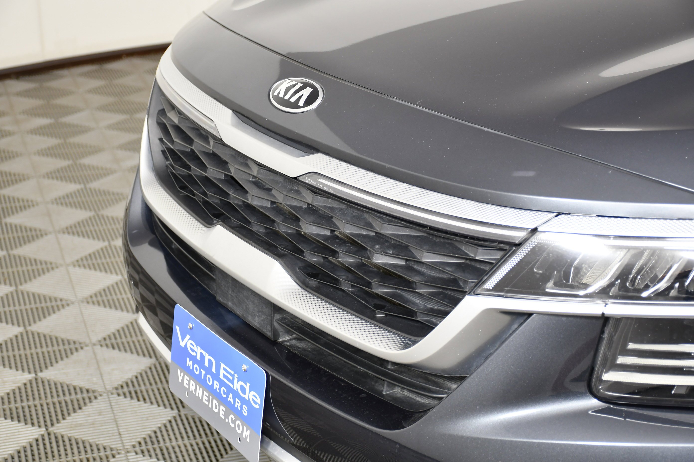 Used 2021 Gravity Gray Kia SX image 11