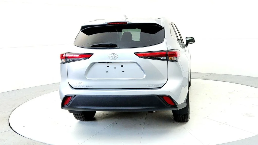 Used 2023 Silver Toyota XLE image 5