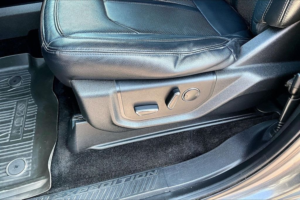 Used 2018 Magnetic Ford Limited image 39