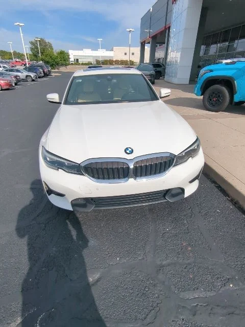 Used 2021 White BMW 330i image 4