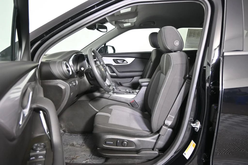 Used 2024 Black Chevrolet 2LT image 20
