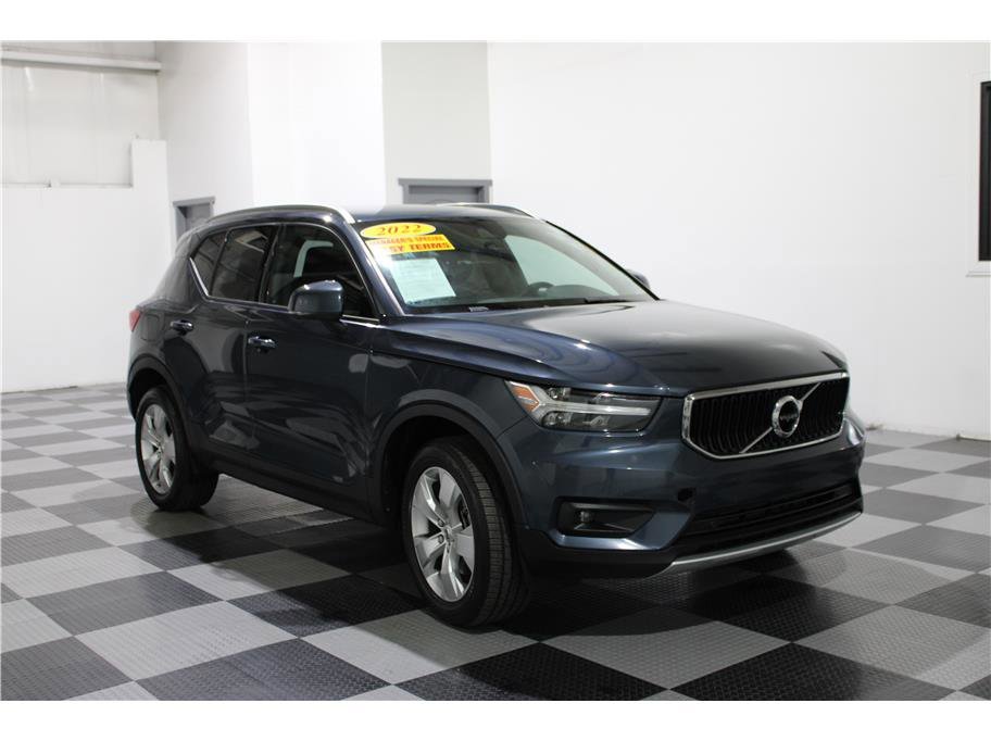 2022 Volvo XC40 T5 Momentum photo 2