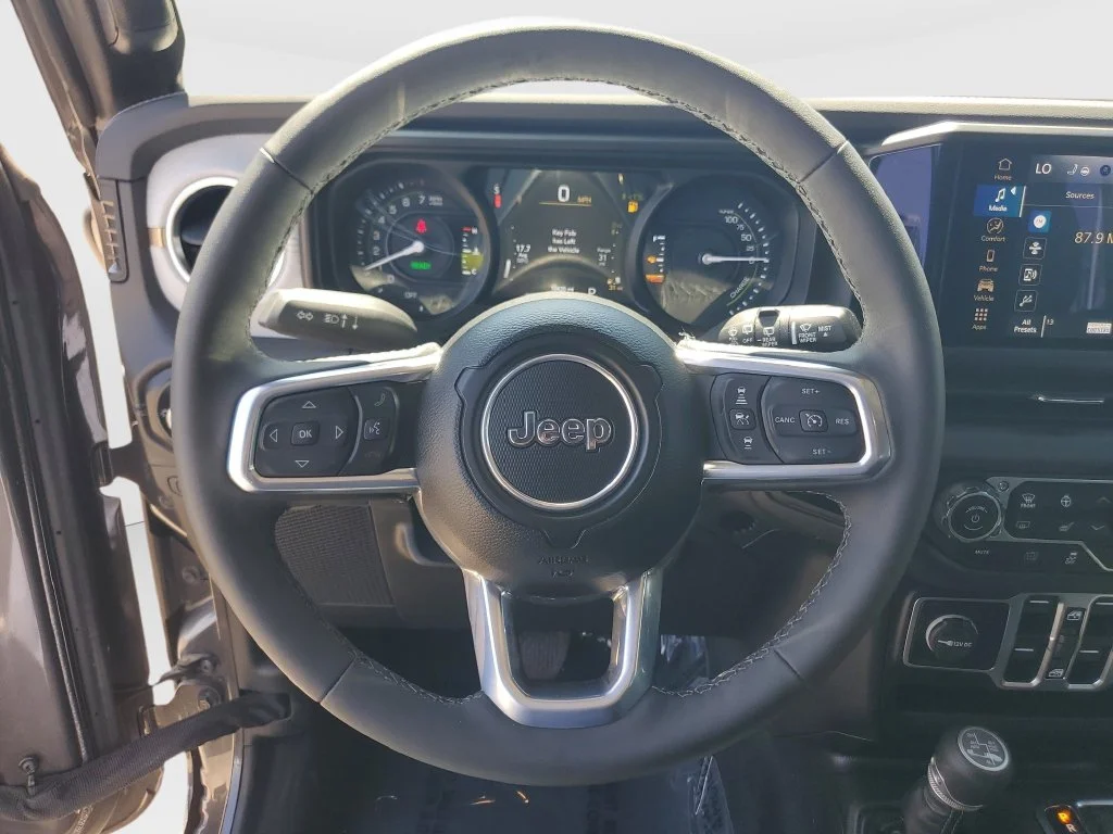 Used 2025 Gray Jeep Sahara 4xe image 23
