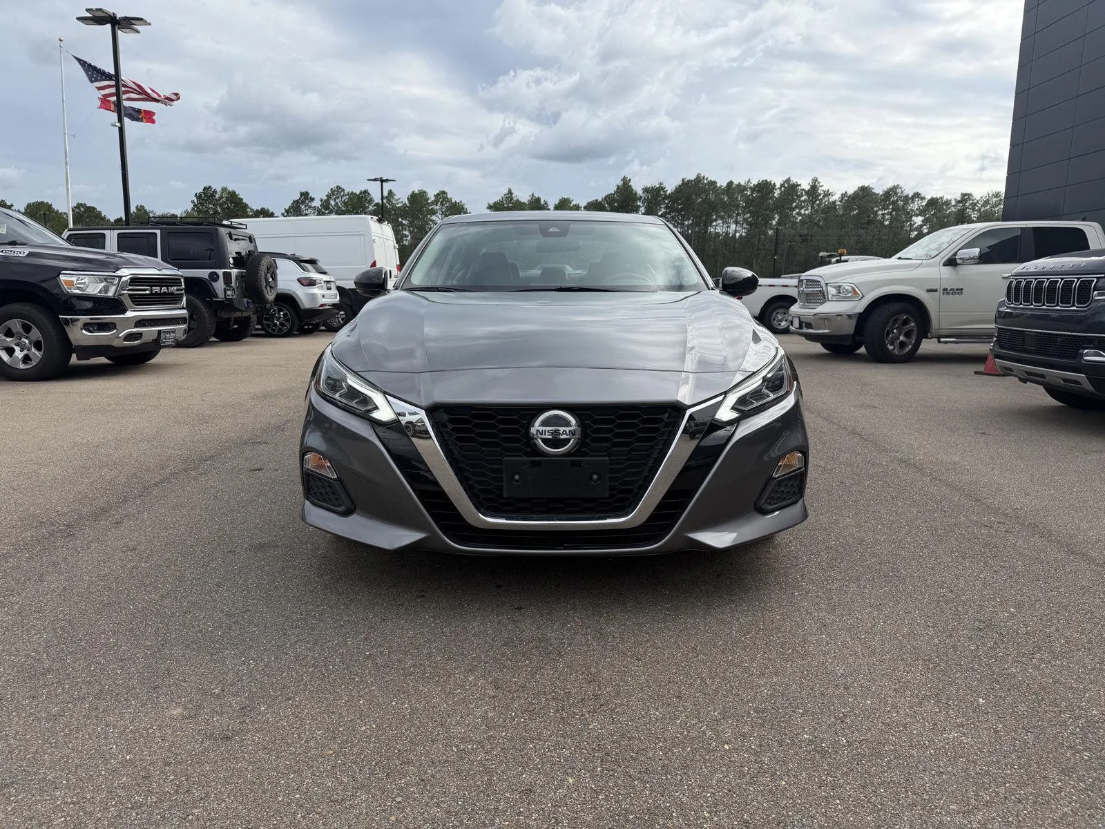 Used 2021 Gun Metallic Nissan 2.5 SR image 2