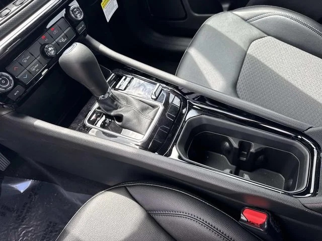 New 2026 White Jeep Latitude image 27