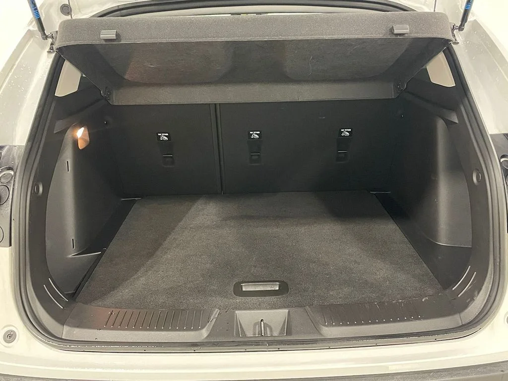 Used 2025 White Chevrolet LT image 4