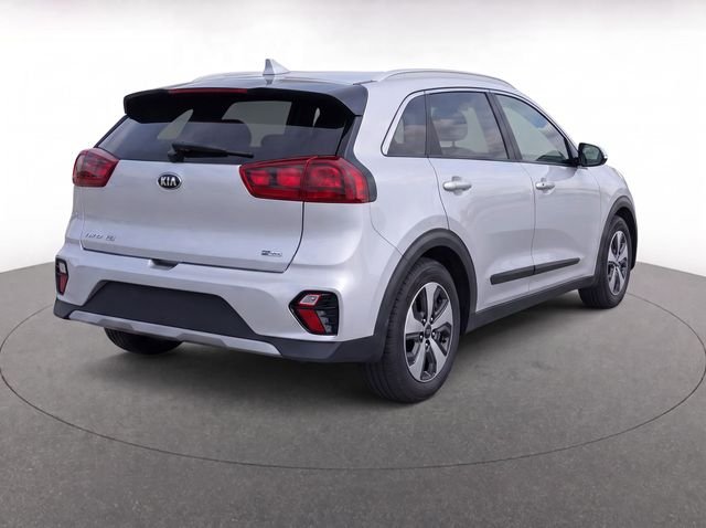 Used 2021 Silver Kia LX image 4