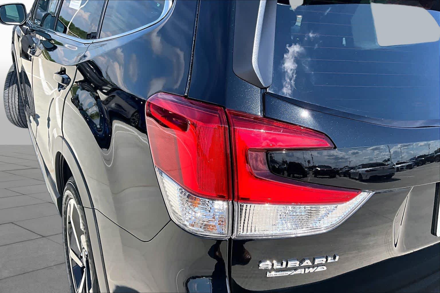 Used 2023 Crystal Black Silica Subaru Touring image 27