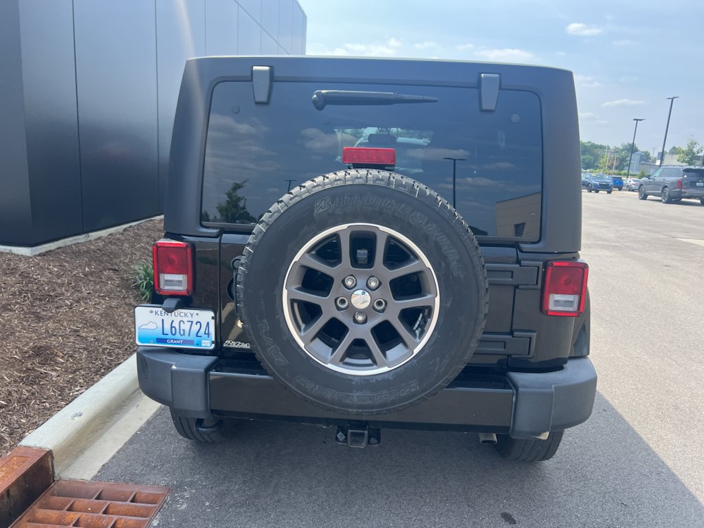 Used 2018 Black Clearcoat Jeep Sahara image 12