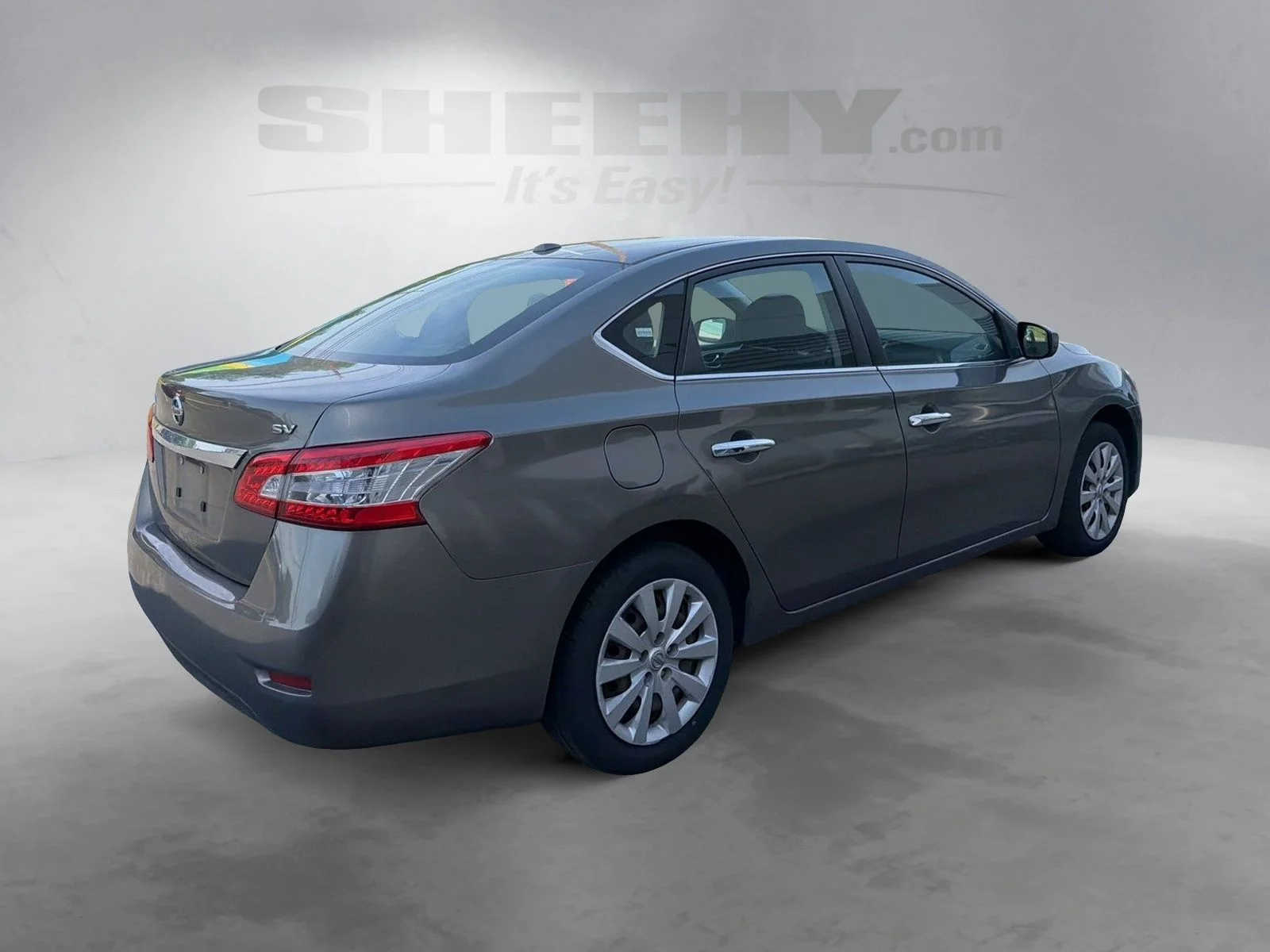 Used 2015 Silver Nissan SV image 12